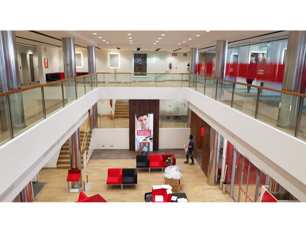 Oficina principal del Banco Santander Calle Policarpo Sanz de Vigo - Dicsa Construcción