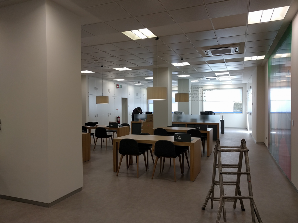 Reforma parcial y mejora de imagen de oficina Abanca en la Calle Benito Corbal de Pontevedra - Dicsa Construcción