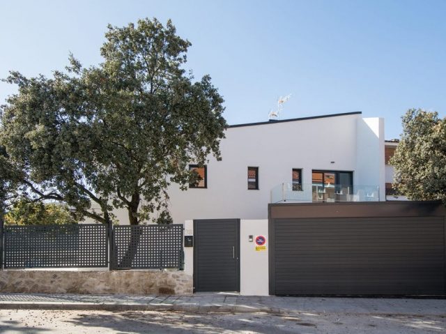 Residencial-ZOE51-vivienda-unifamiliar-pareada-y-piscina-1024x683-1
